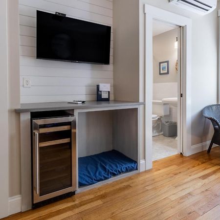 Paws On Pelham (Adults Only) Bed & Breakfast Newport Exterior photo